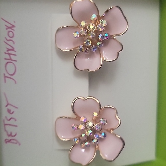 NEW Betsey Johnson Pierced Earrings Pink Flower Crystals Leverback Closure 1" - Picture 2 of 8
